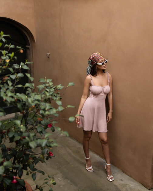 Mini sukienka Pink Francesca z wiązaniem na plecach