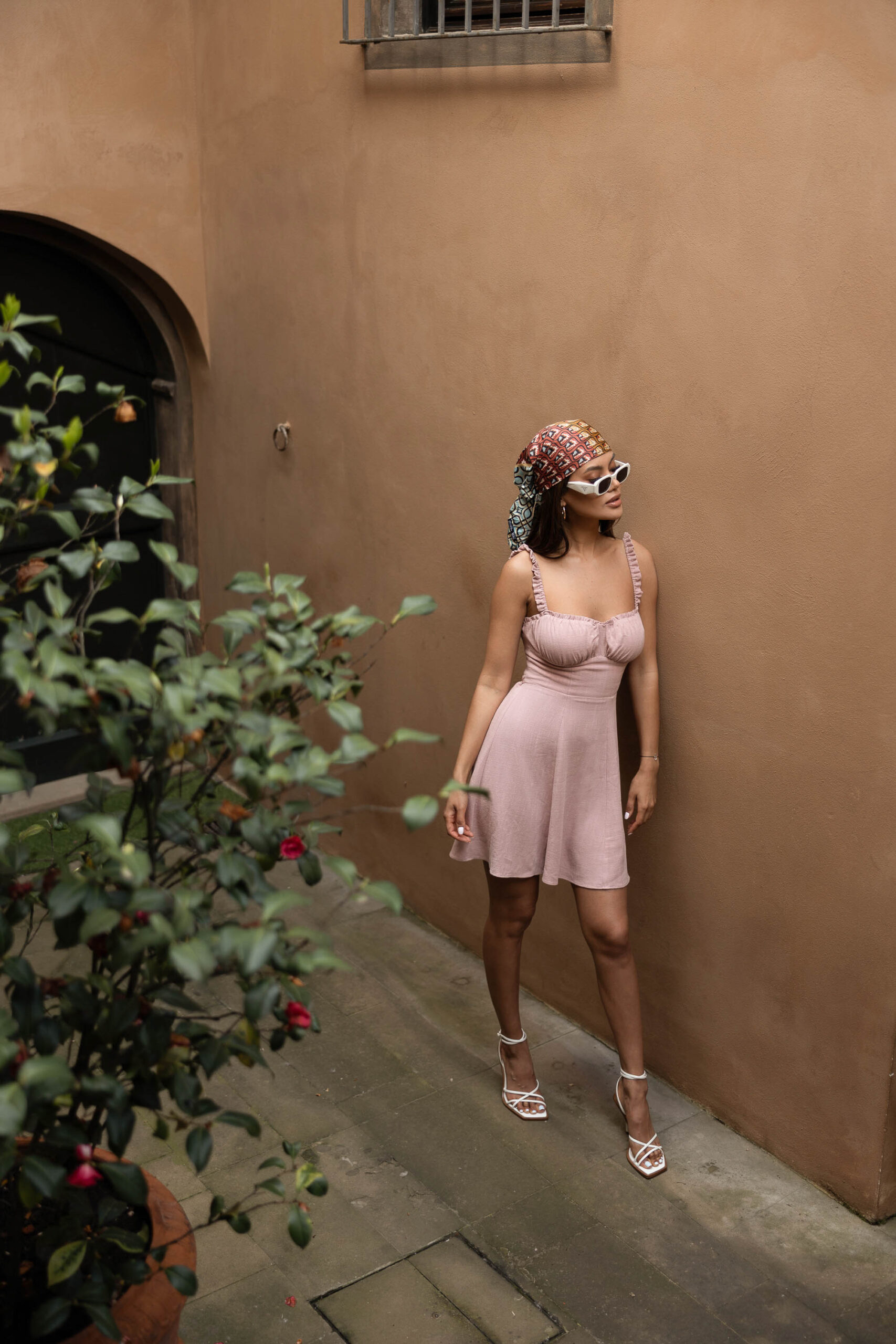 Mini sukienka Pink Francesca z wiązaniem na plecach